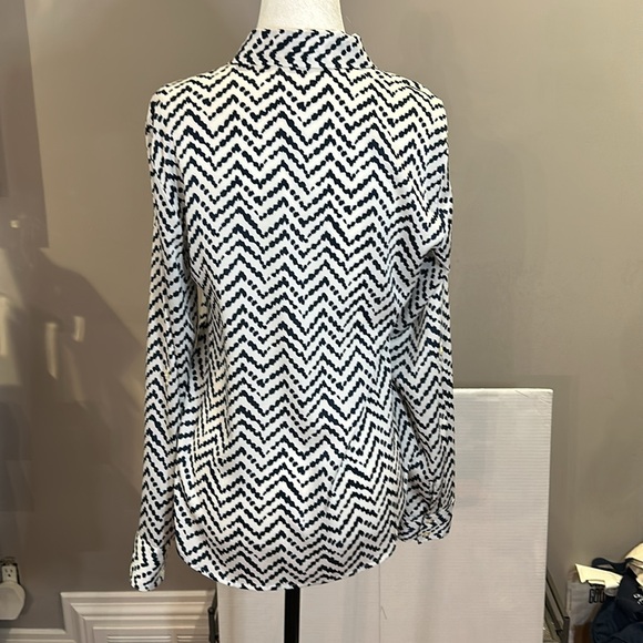 Ann Taylor long-sleeved button down blouse - Picture 2 of 6